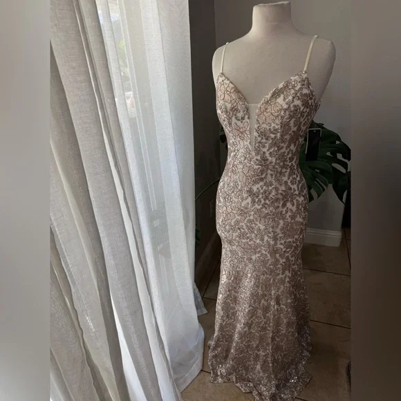 NWT City Studio Gold Sequin Embellished mermaid prom event Gown‎ - Picture 2 of 7